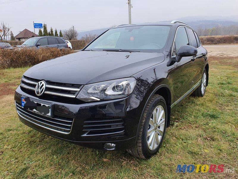 2013' Volkswagen Touareg photo #2