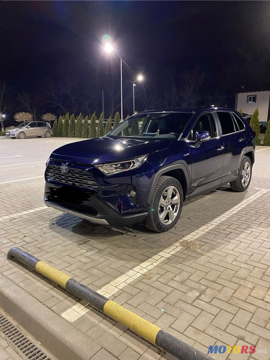2020' Toyota RAV4 photo #3