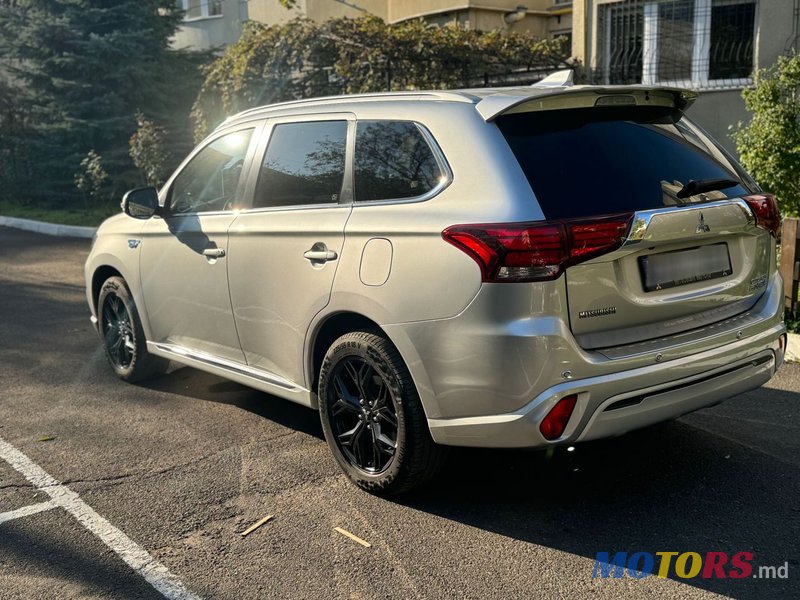 2018' Mitsubishi Outlander photo #5