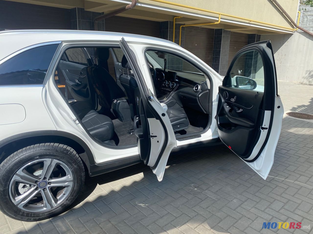 2017' Mercedes-Benz GLC photo #5