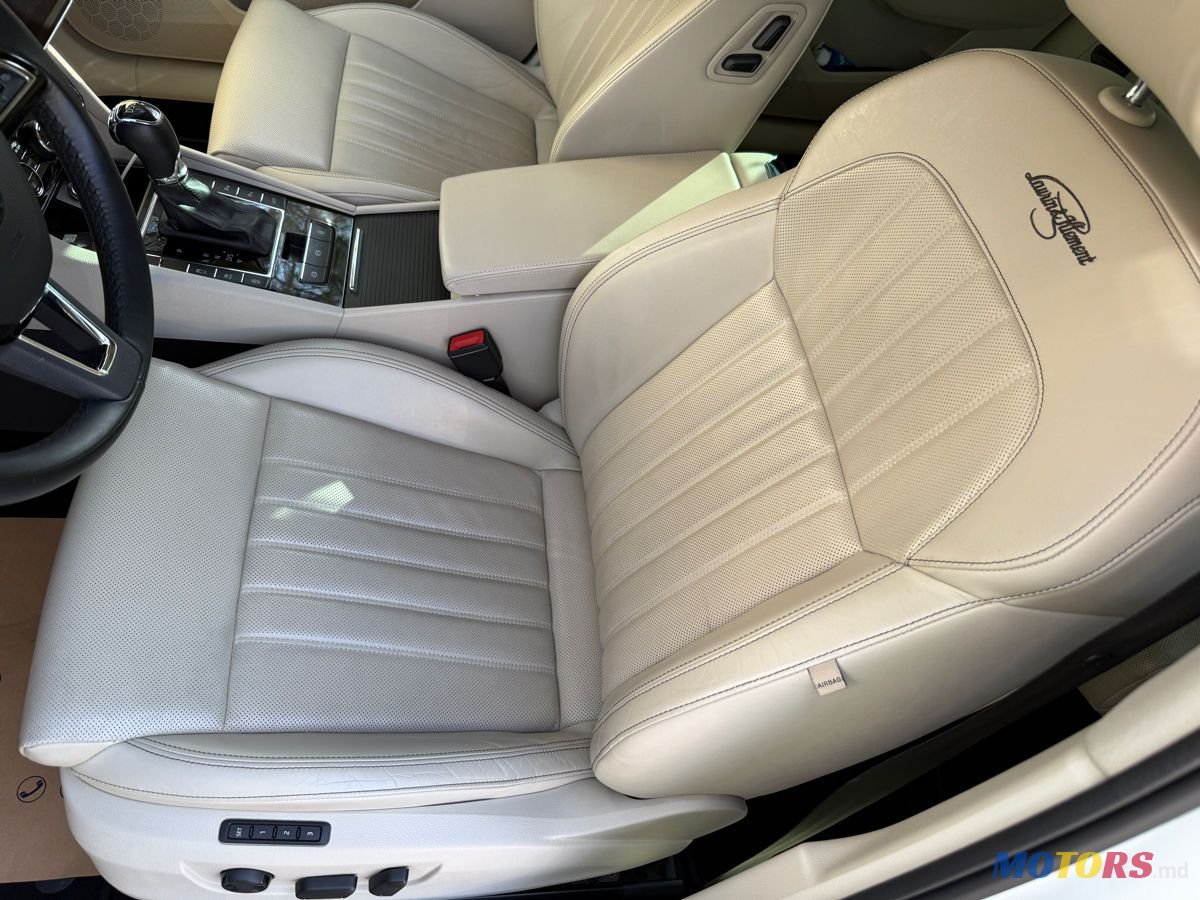 2020' Skoda Superb photo #5