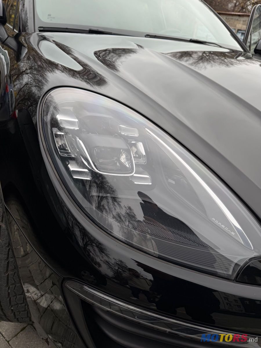 2016' Porsche Macan photo #2