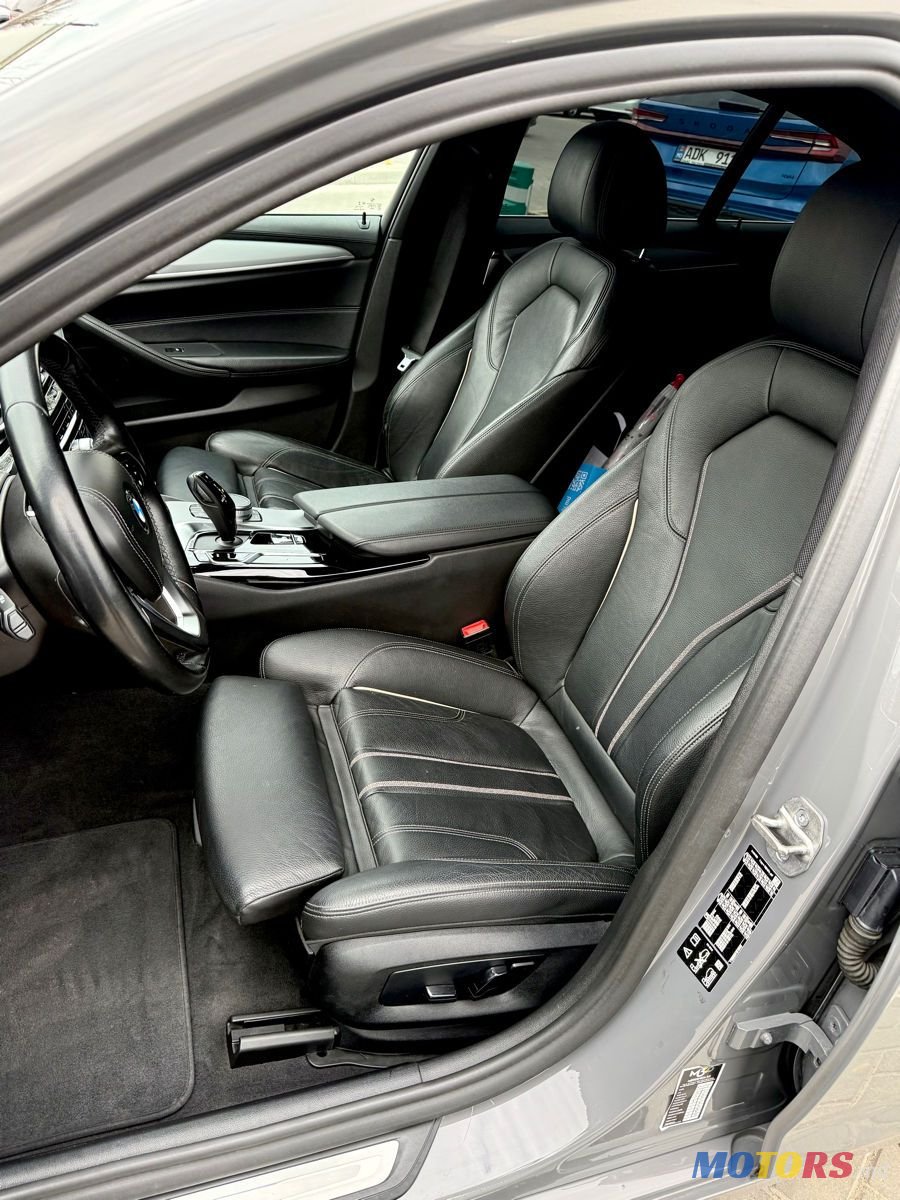 2021' BMW 5 Series photo #6