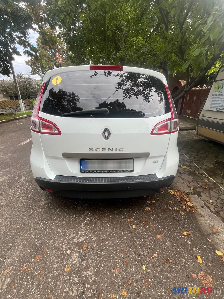 2011' Renault Scenic photo #3