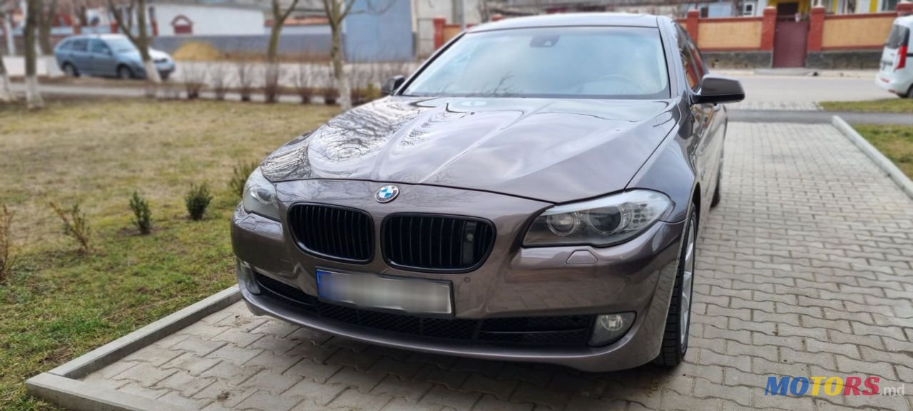 2011' BMW 5 Series photo #3