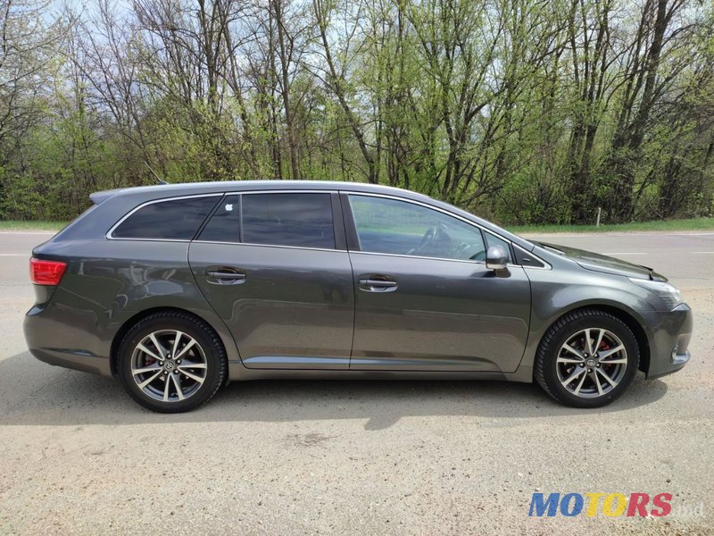 2013' Toyota Avensis photo #3