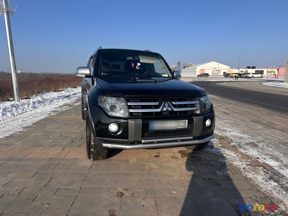 2008' Mitsubishi Pajero photo #6