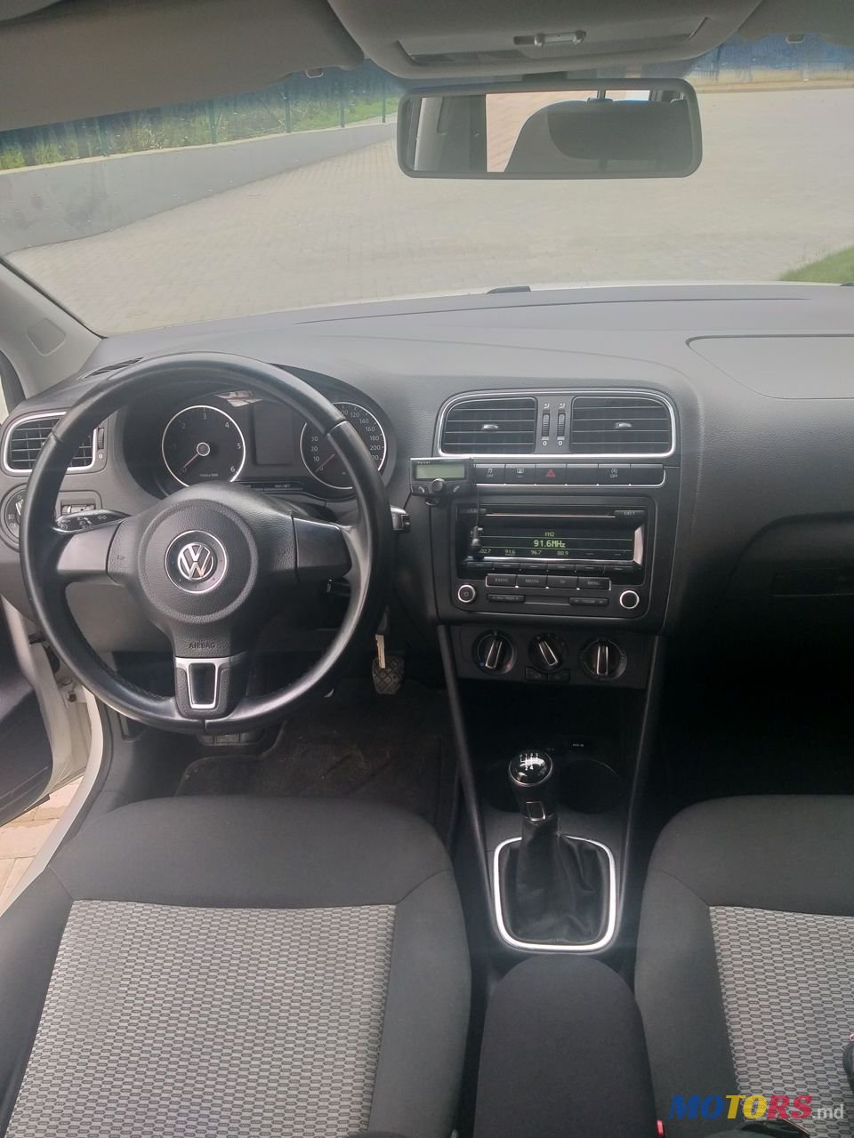 2013' Volkswagen Polo photo #5