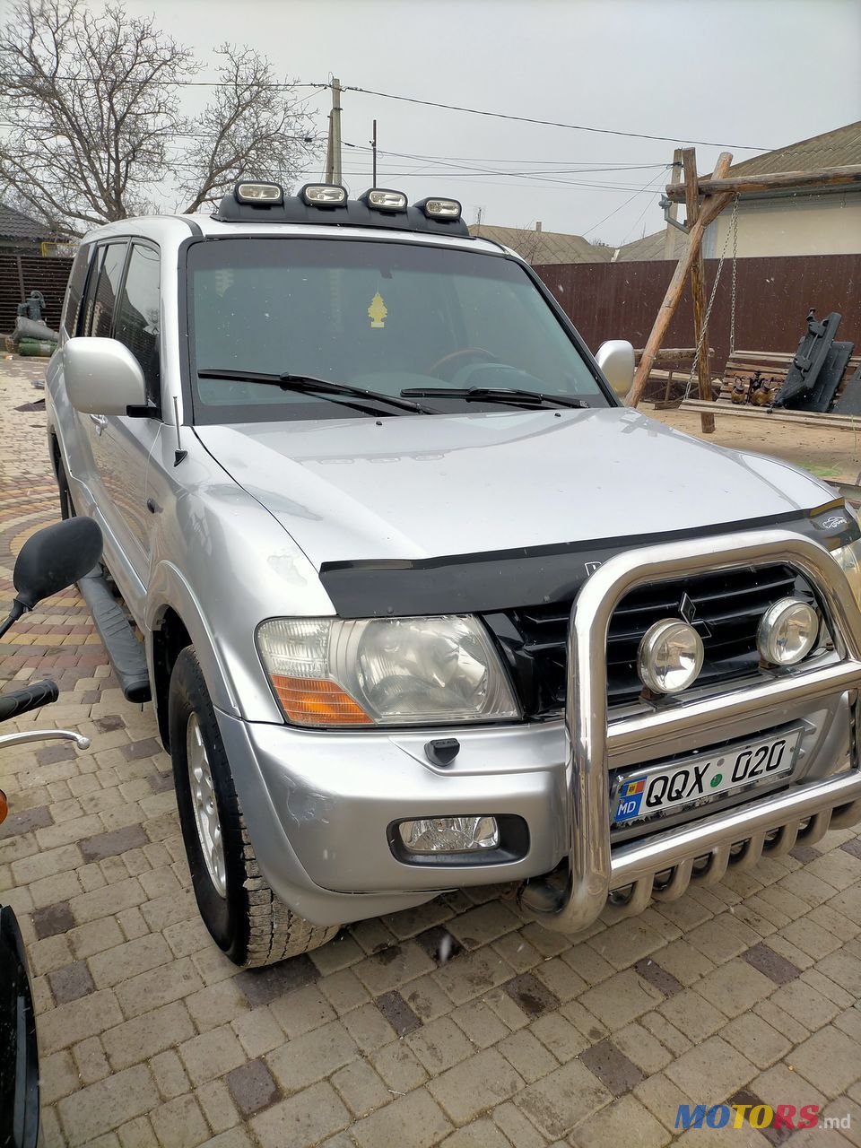 2001' Mitsubishi Pajero photo #2