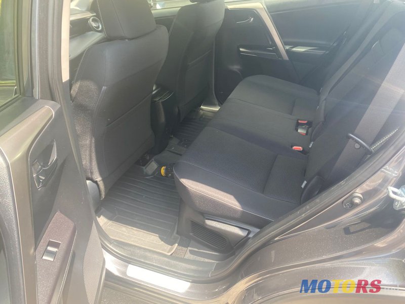 2018' Toyota RAV4 photo #5