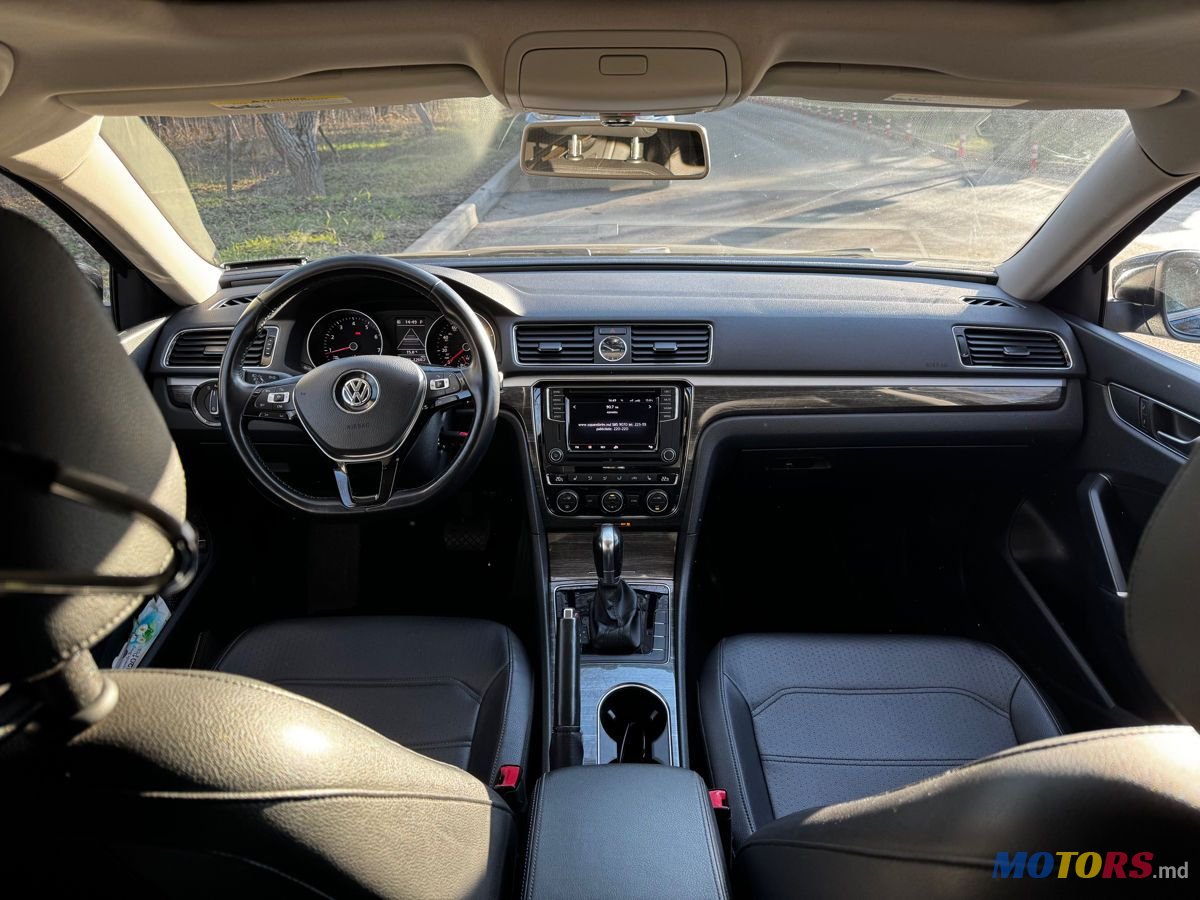 2016' Volkswagen Passat photo #3