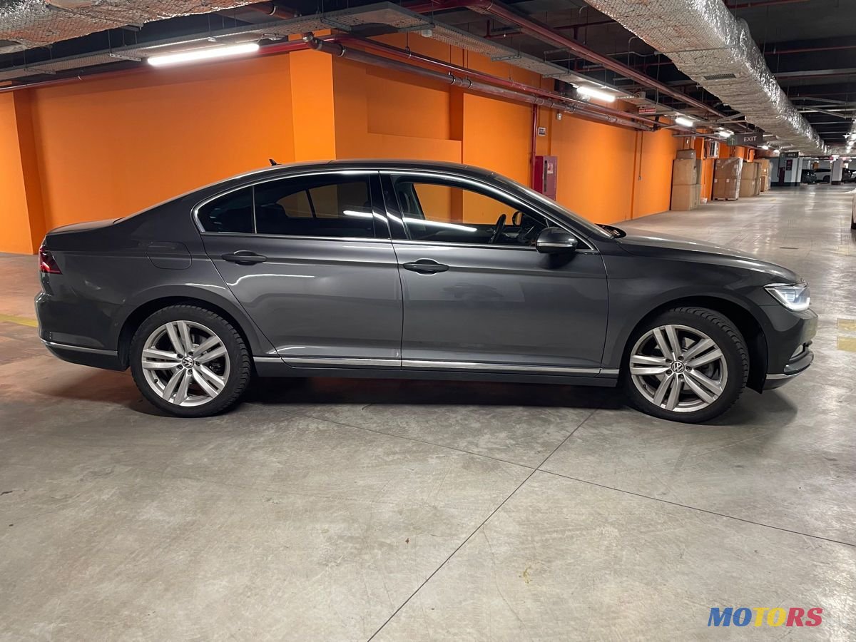 2017' Volkswagen Passat photo #3