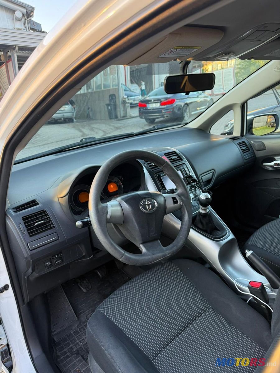 2010' Toyota Auris photo #6