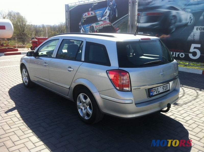 2008' Opel Astra photo #1