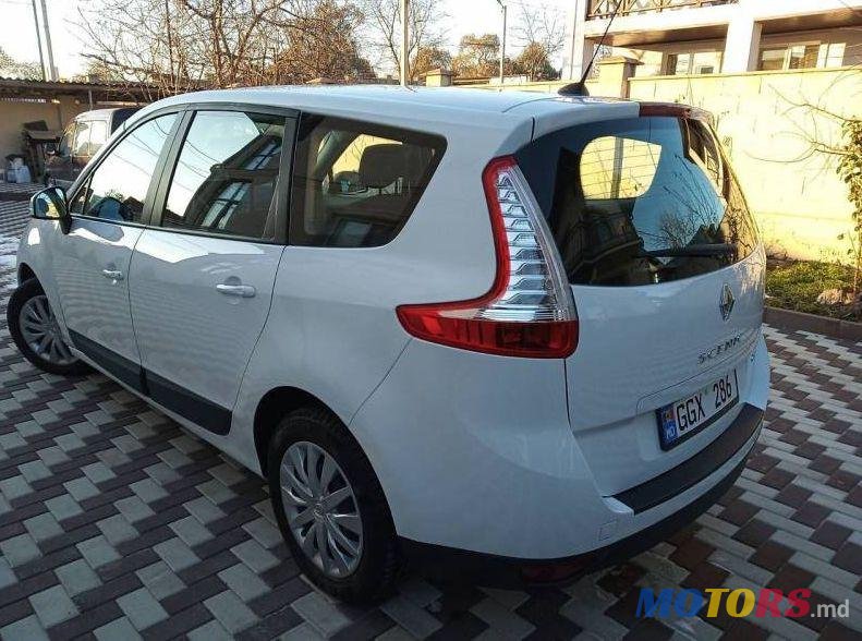 2011' Renault Grand Scenic photo #3