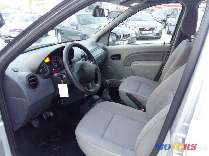 2007' Dacia Logan photo #2