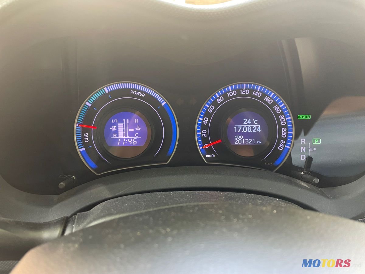 2011' Toyota Auris photo #5