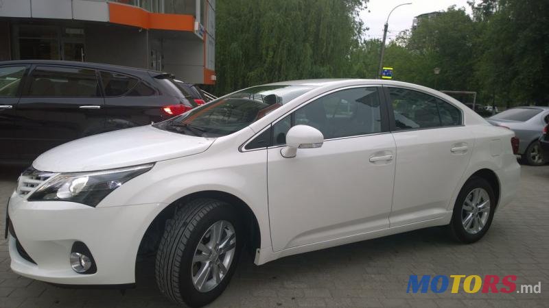 2013' Toyota Avensis photo #5