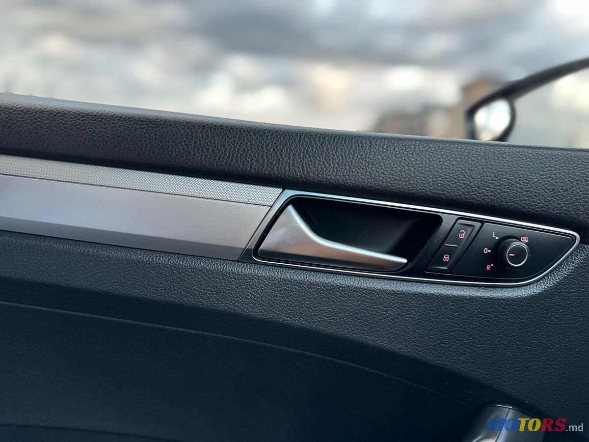 2016' Volkswagen Passat photo #6