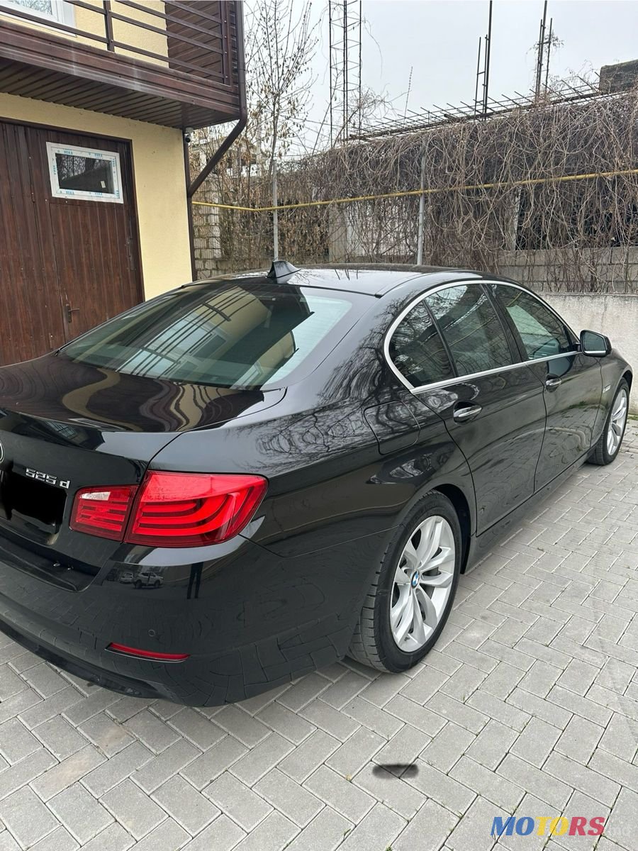 2013' BMW 5 Series photo #4