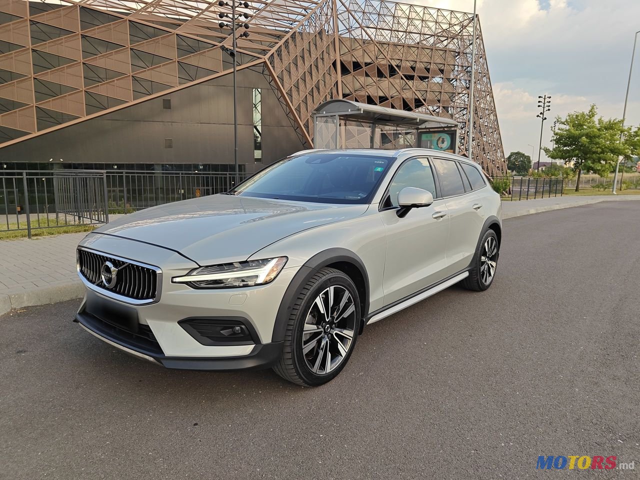2020' Volvo V60 Cross Country photo #1