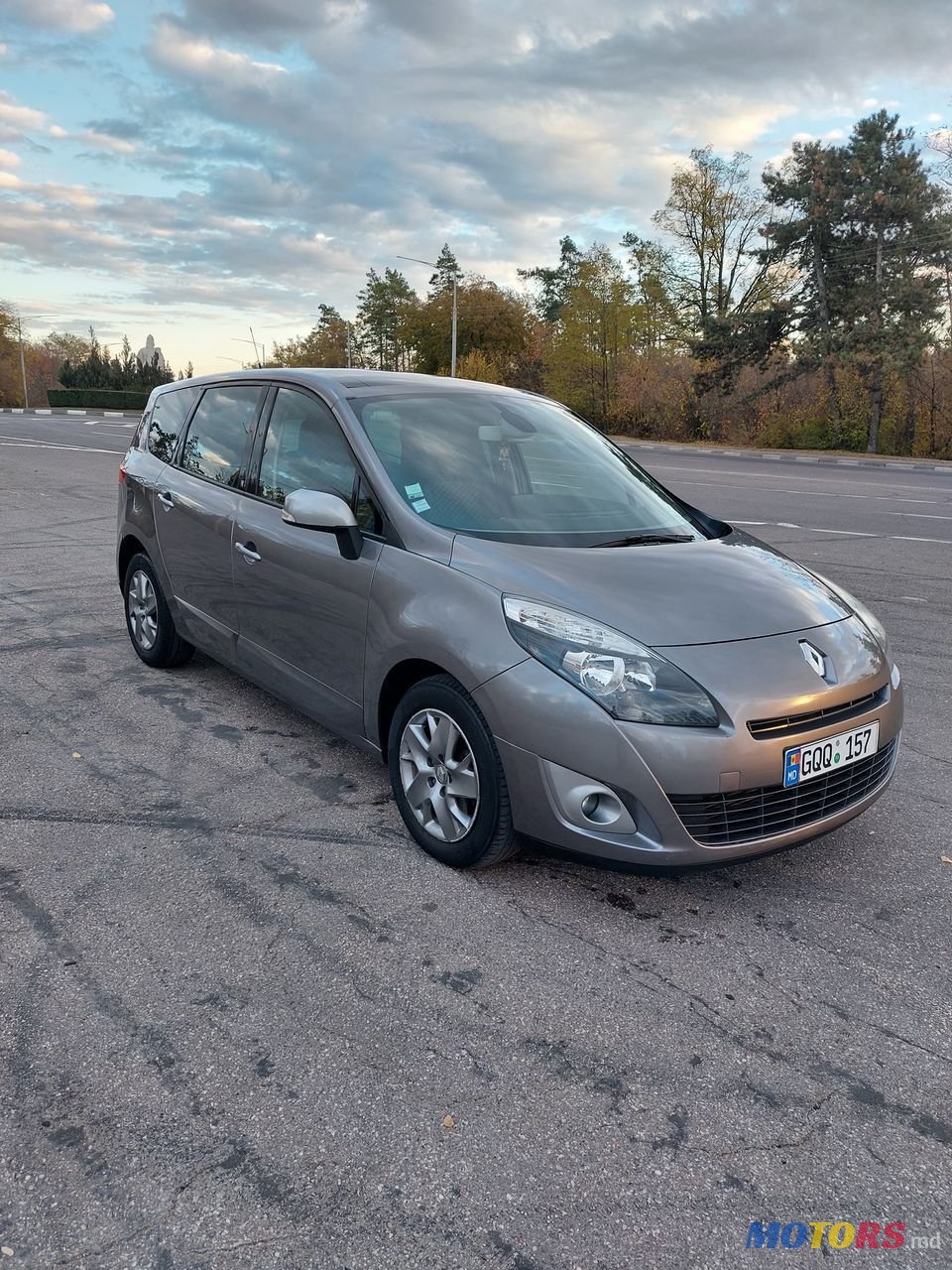 2011' Renault Grand Scenic photo #2