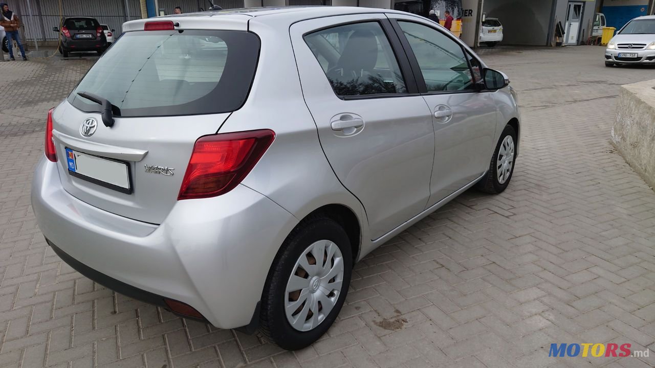 2015' Toyota Yaris photo #2