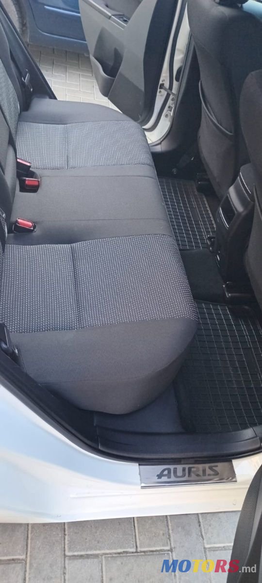 2013' Toyota Auris photo #6