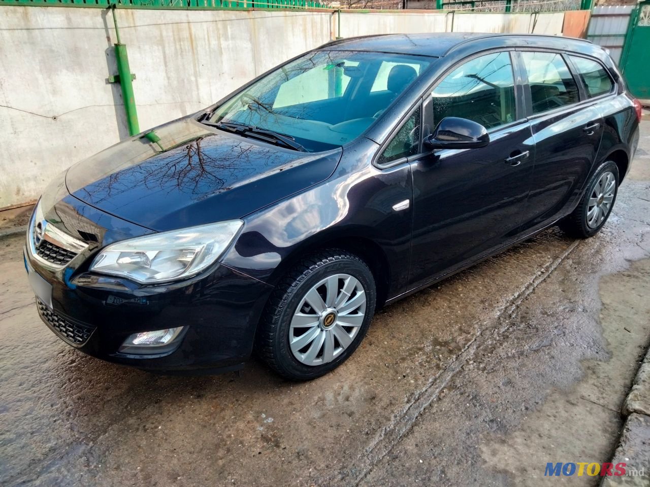 2011' Opel Astra photo #2