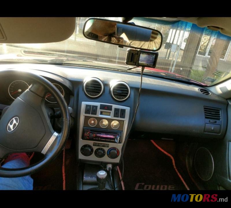 2005' Hyundai Coupe photo #3