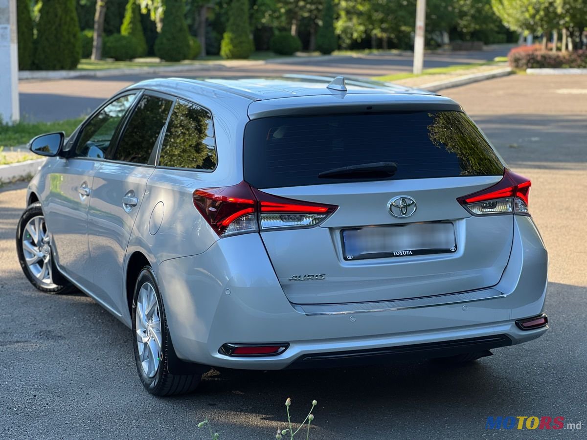 2017' Toyota Auris photo #3