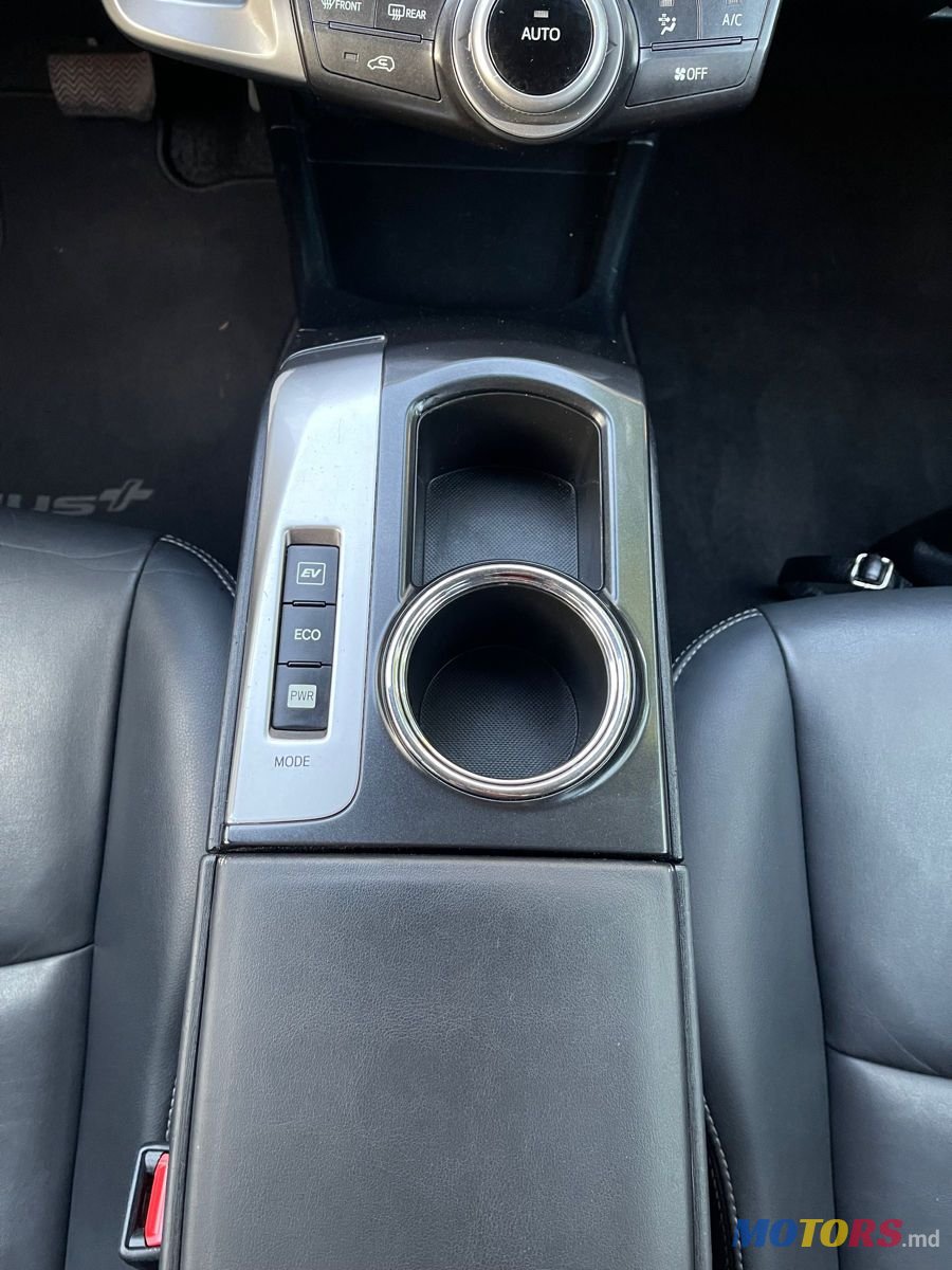 2018' Toyota Prius + photo #5