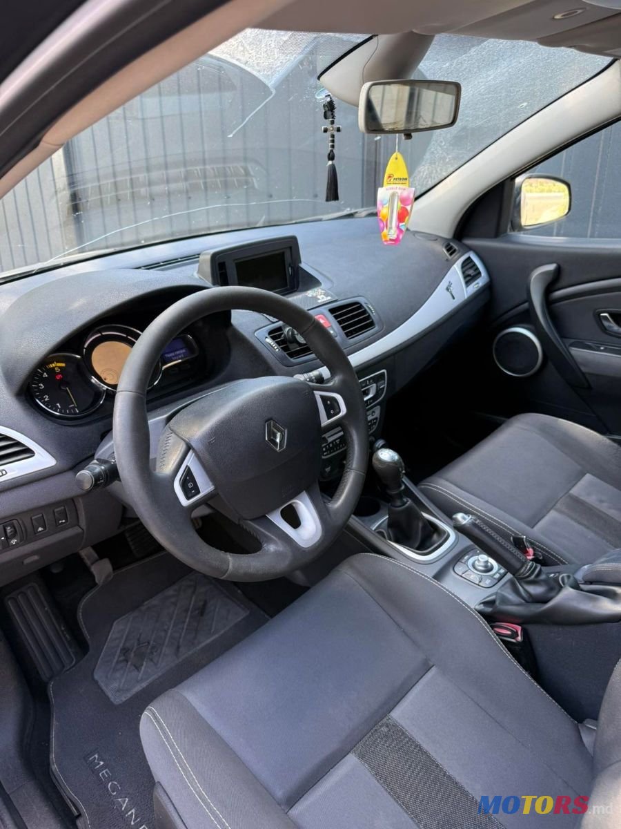 2010' Renault Megane photo #4