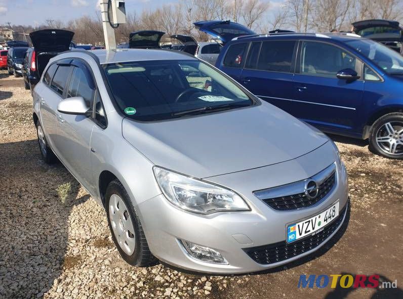 2011' Opel Astra photo #5