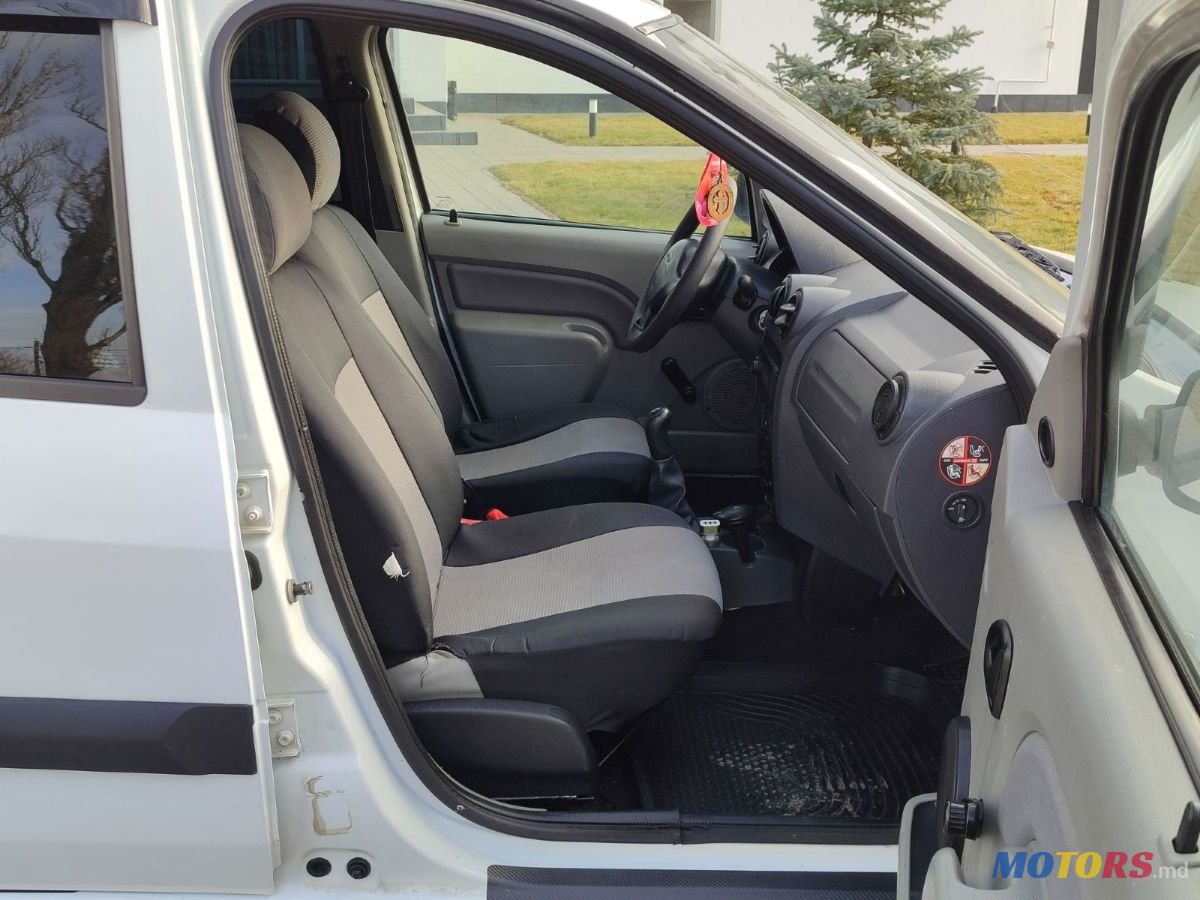 2009' Dacia Logan Mcv photo #3