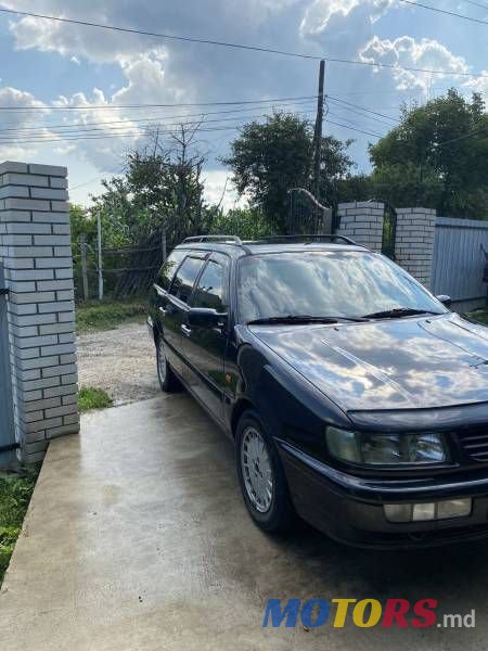 2009' Volkswagen Passat photo #5