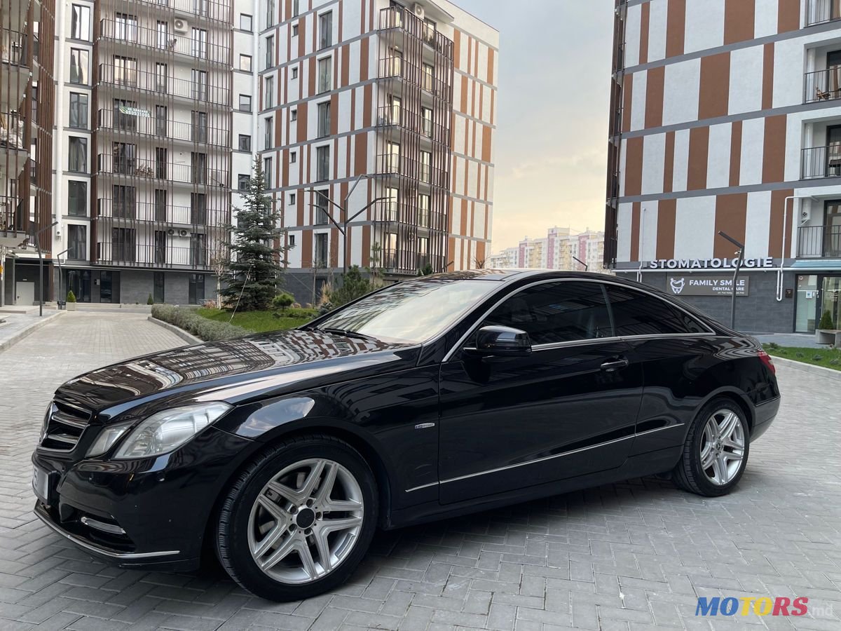 2011' Mercedes-Benz E-Class photo #2