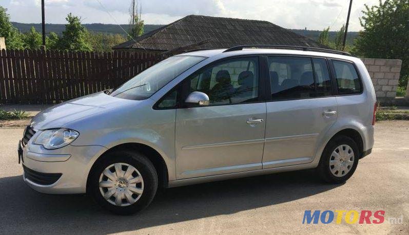 2007' Volkswagen Touran photo #1