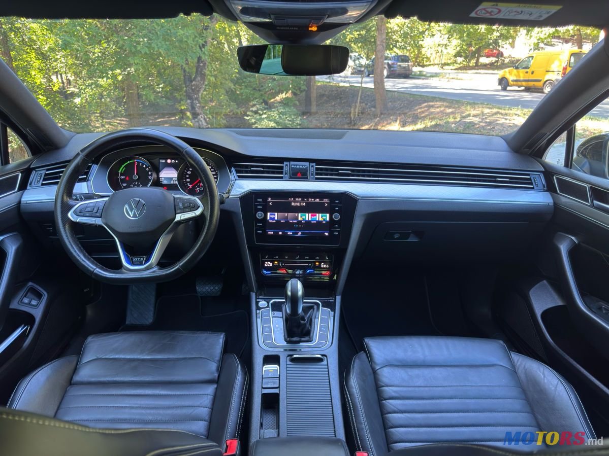 2022' Volkswagen Passat photo #5