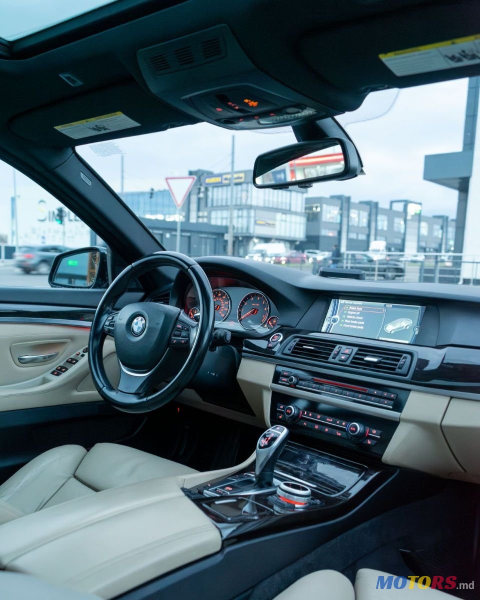 2011' BMW 5 Series photo #3