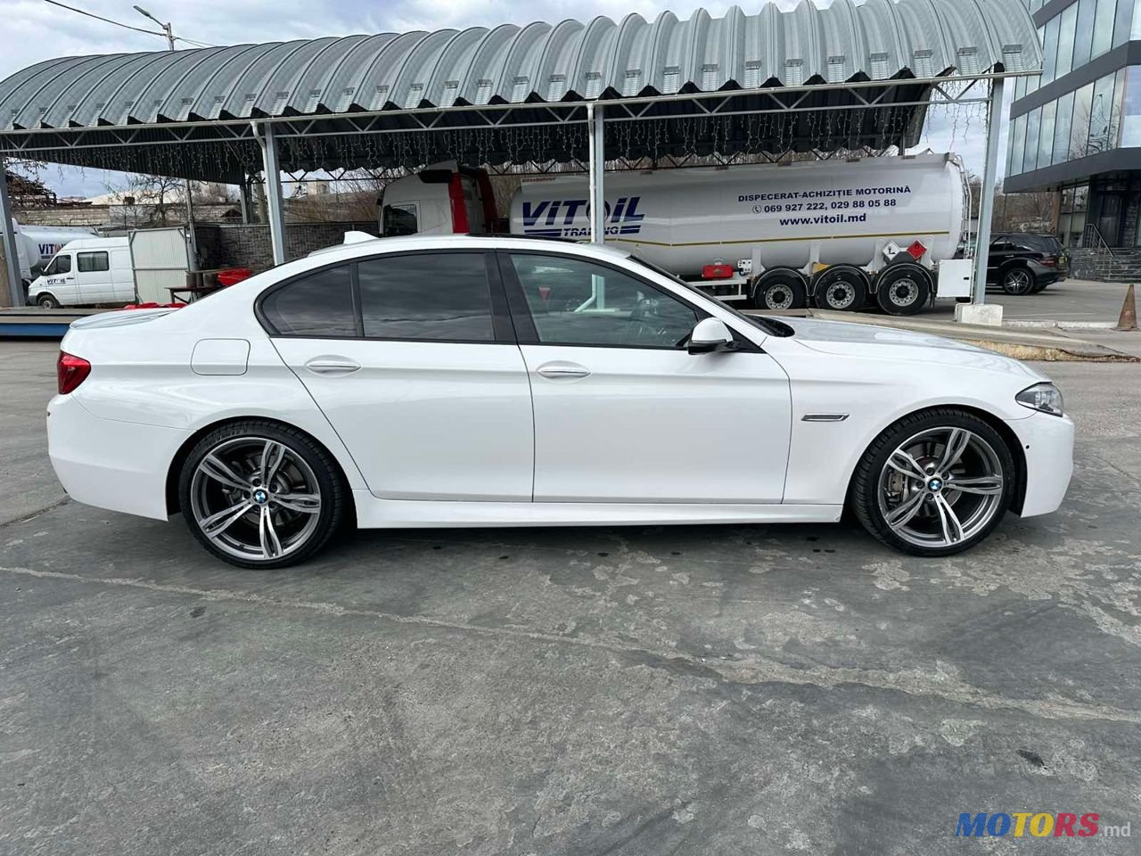 2016' BMW 5 Series photo #3