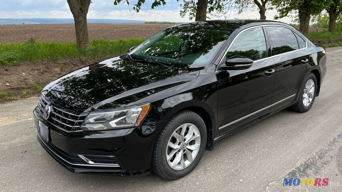 2016' Volkswagen Passat photo #2
