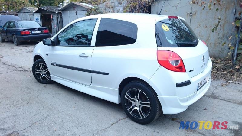 2009' Renault Clio photo #2