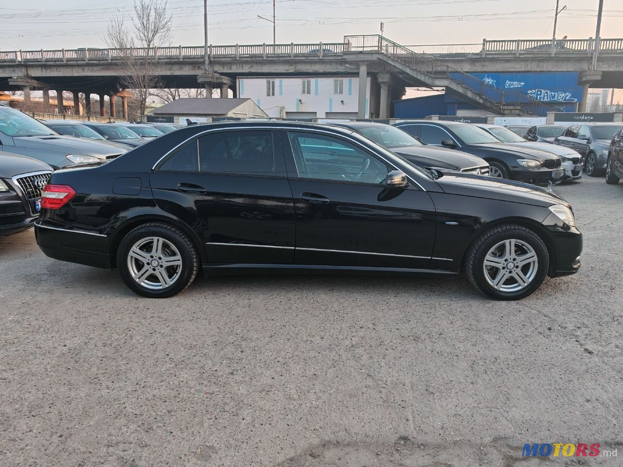 2011' Mercedes-Benz E-Class photo #2