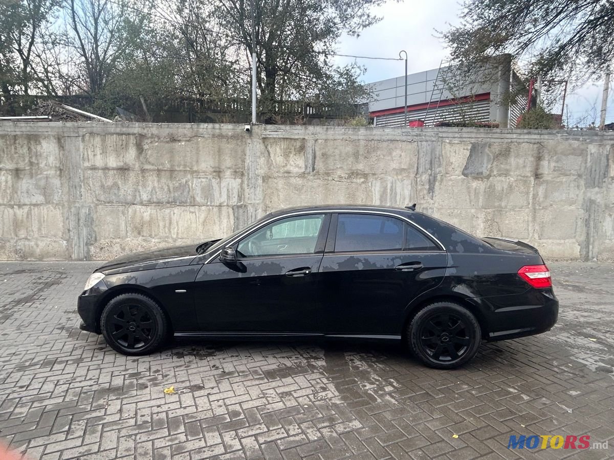 2011' Mercedes-Benz E-Class photo #3