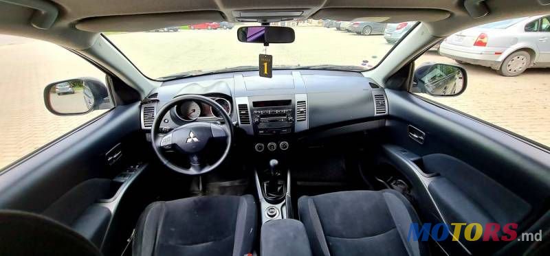 2007' Mitsubishi Outlander photo #6