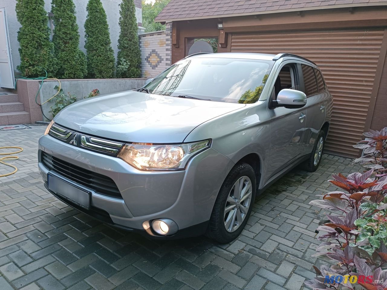 2014' Mitsubishi Outlander photo #2