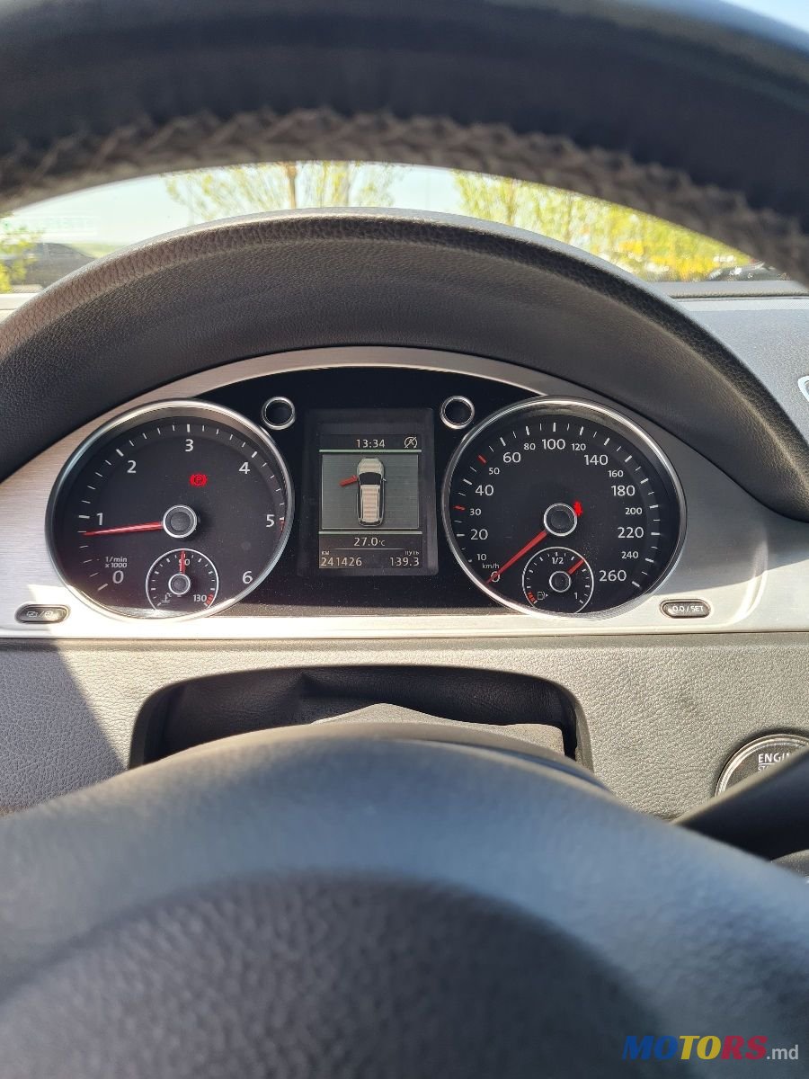 2013' Volkswagen Passat photo #6