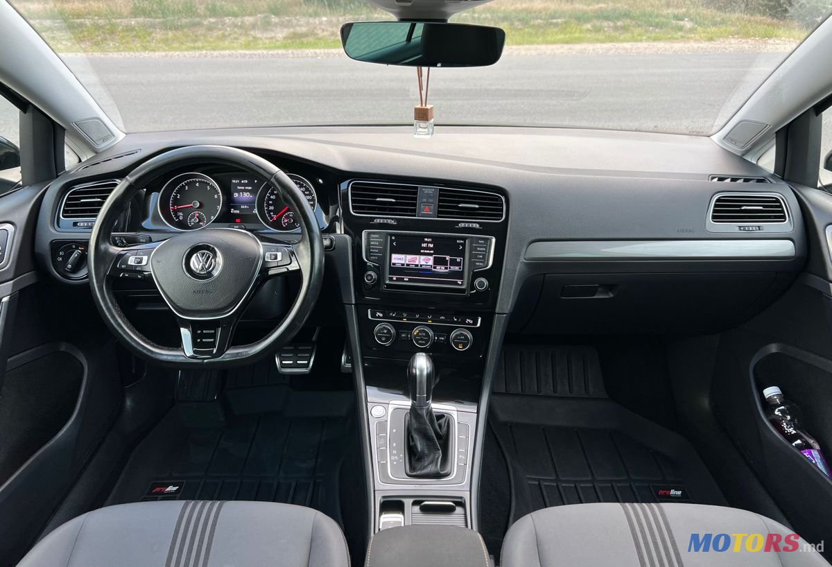 2017' Volkswagen Golf photo #5