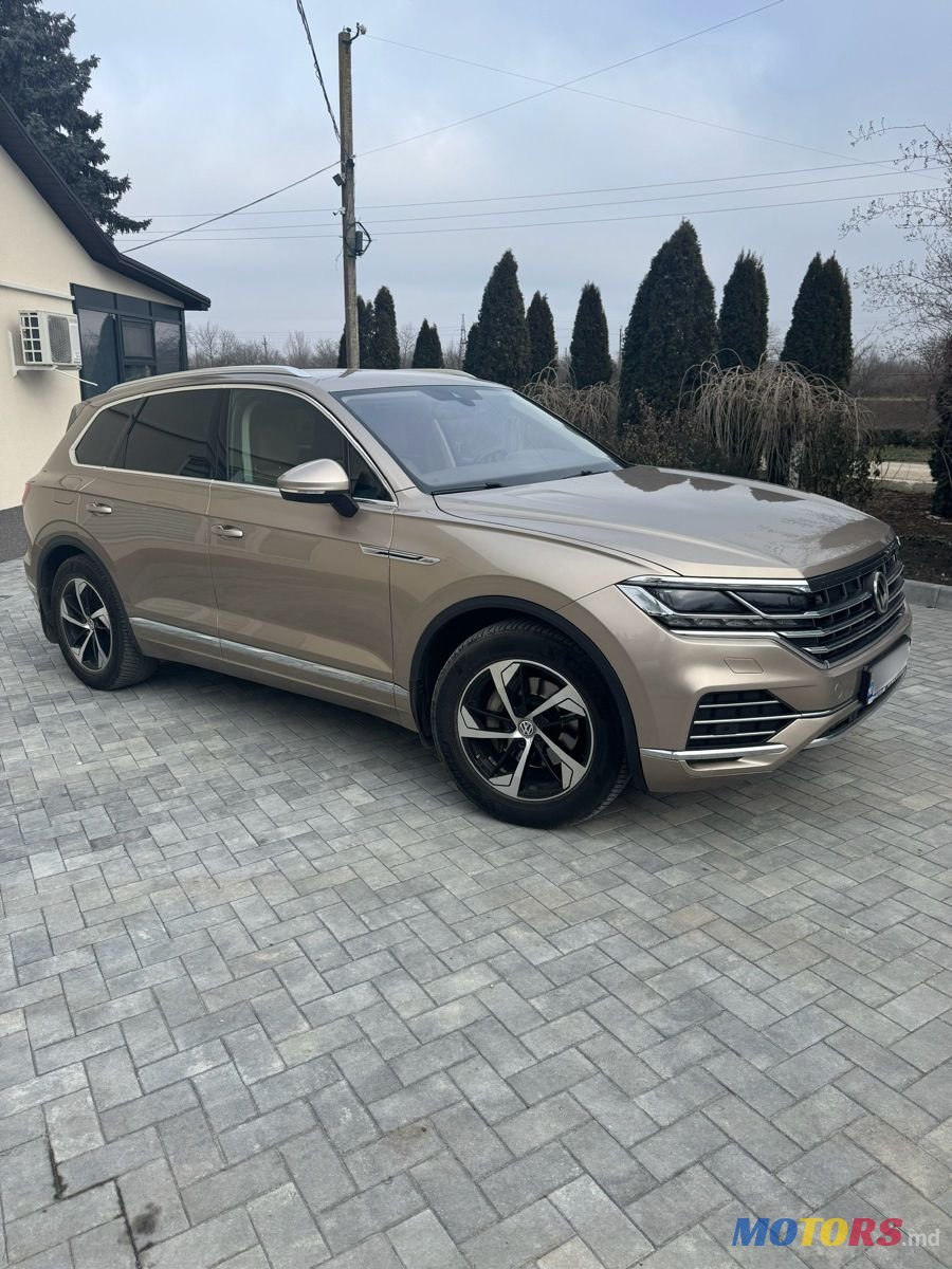 2018' Volkswagen Touareg photo #5